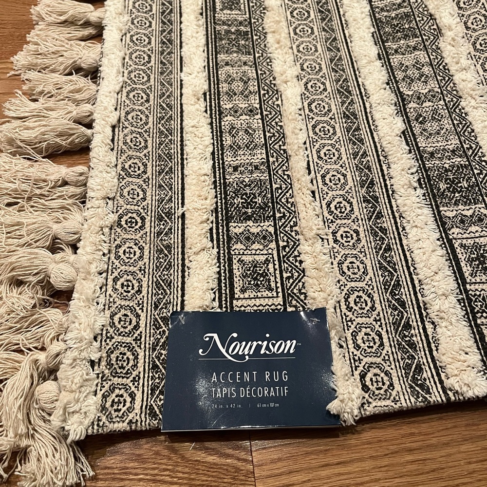 Black and Cream Patterned Accent Rug New with Tags.